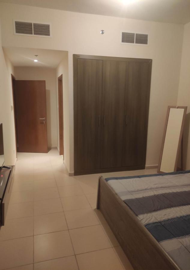 Beautiful Master Bedroom In Shared Apartment Ajman Exterior photo